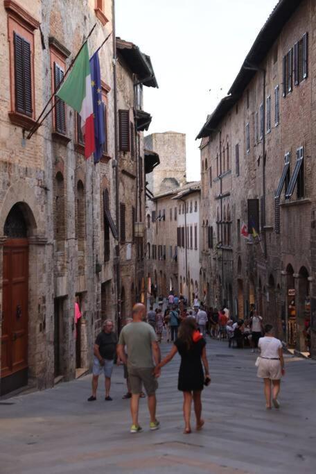 Lovely 2 Bedroom In San Gimignano Historic Center ภายนอก รูปภาพ
