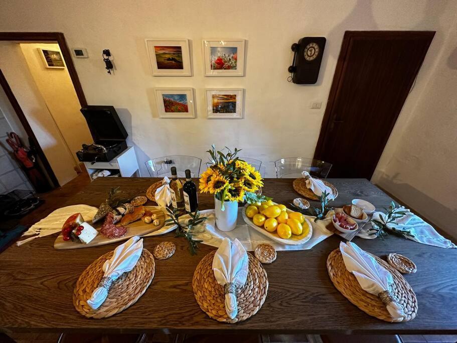 Lovely 2 Bedroom In San Gimignano Historic Center ภายนอก รูปภาพ