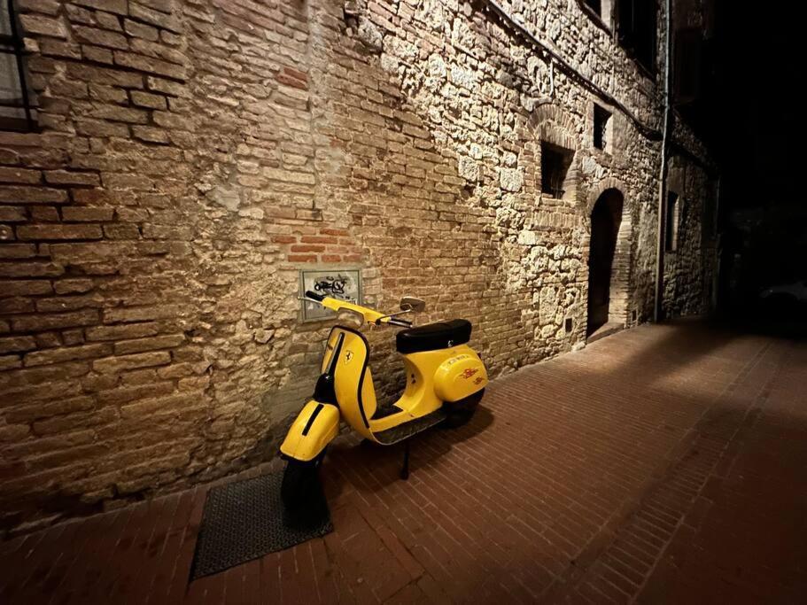 Lovely 2 Bedroom In San Gimignano Historic Center ภายนอก รูปภาพ