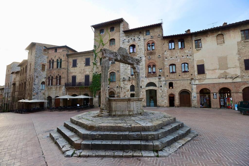 Lovely 2 Bedroom In San Gimignano Historic Center ภายนอก รูปภาพ