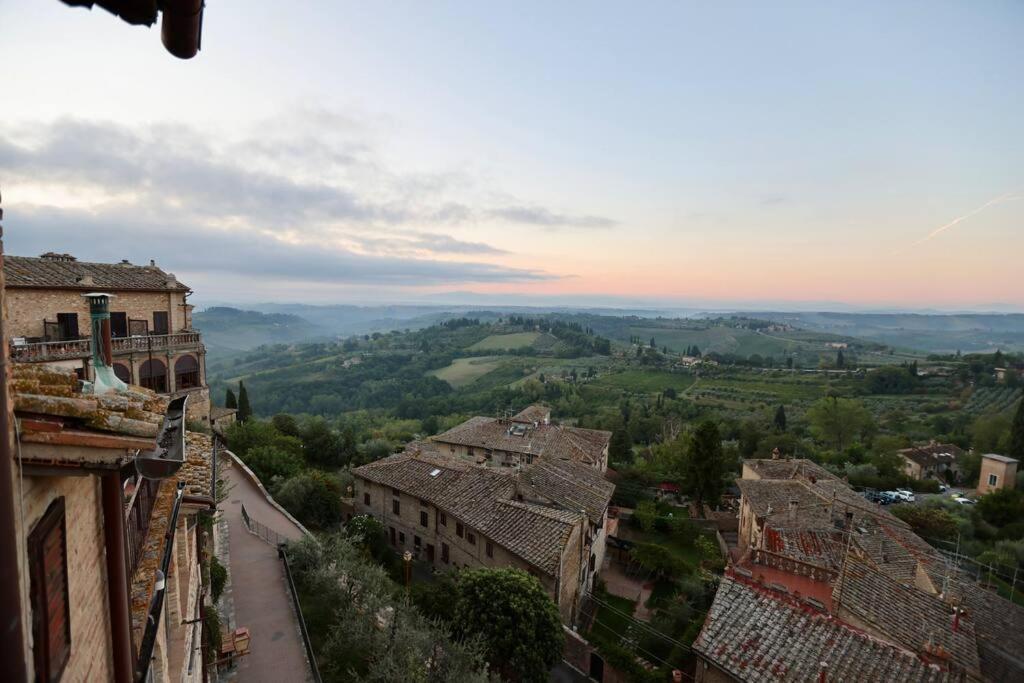 Lovely 2 Bedroom In San Gimignano Historic Center ภายนอก รูปภาพ