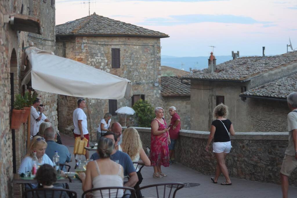 Lovely 2 Bedroom In San Gimignano Historic Center ภายนอก รูปภาพ