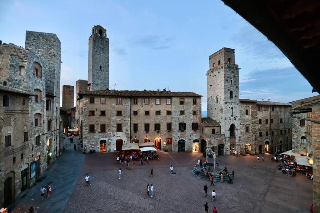 Lovely 2 Bedroom In San Gimignano Historic Center ภายนอก รูปภาพ
