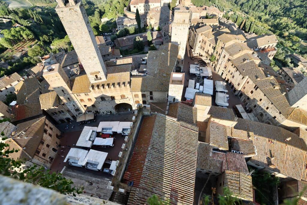 Lovely 2 Bedroom In San Gimignano Historic Center ภายนอก รูปภาพ