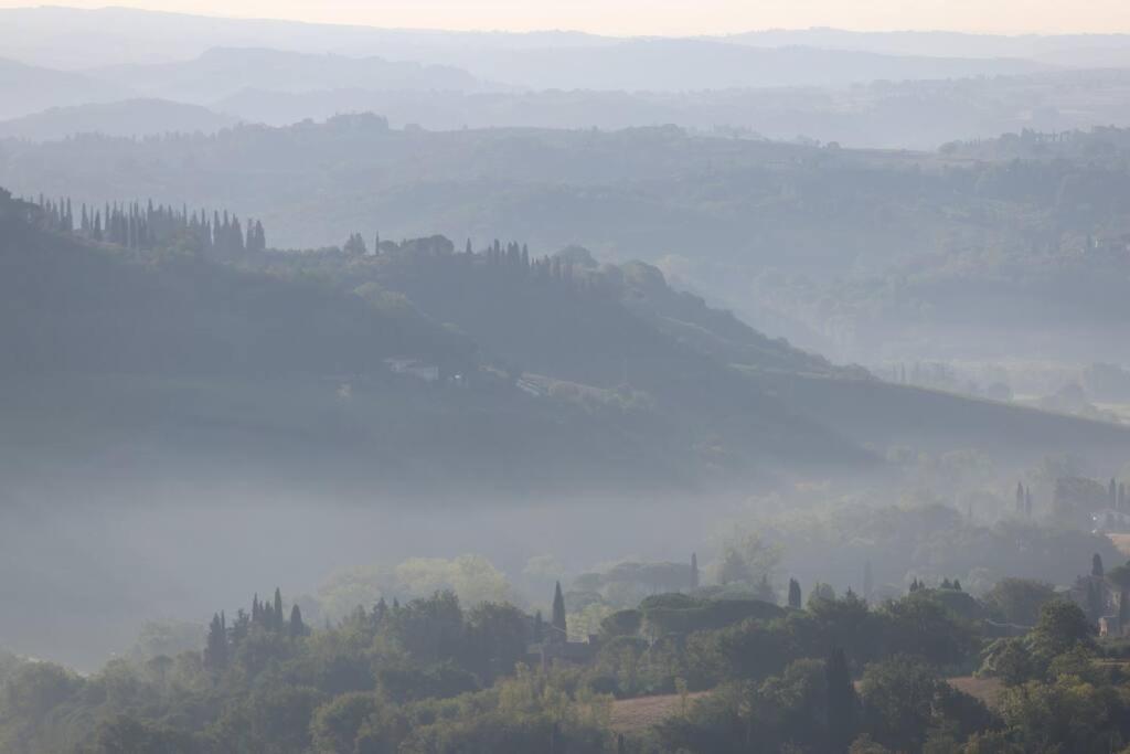 Lovely 2 Bedroom In San Gimignano Historic Center ภายนอก รูปภาพ
