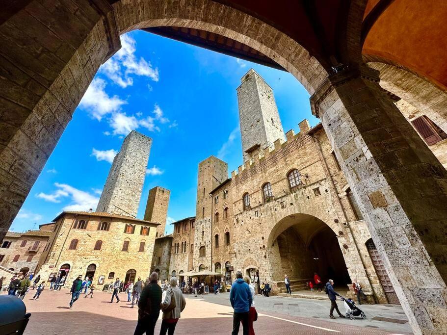 Lovely 2 Bedroom In San Gimignano Historic Center ภายนอก รูปภาพ