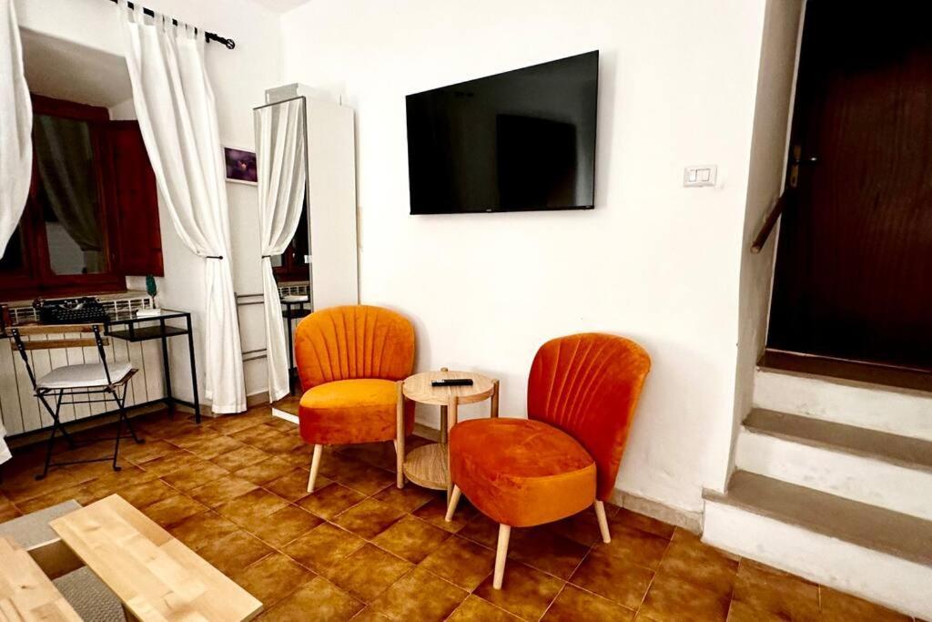Lovely 2 Bedroom In San Gimignano Historic Center ภายนอก รูปภาพ