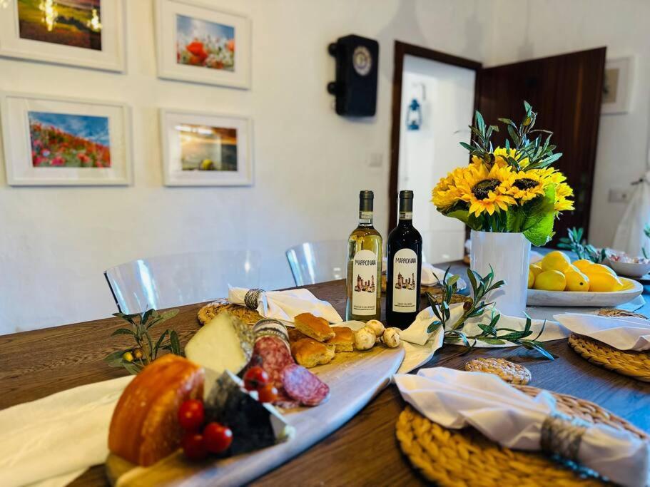 Lovely 2 Bedroom In San Gimignano Historic Center ภายนอก รูปภาพ