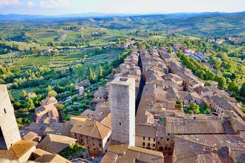 Lovely 2 Bedroom In San Gimignano Historic Center ภายนอก รูปภาพ