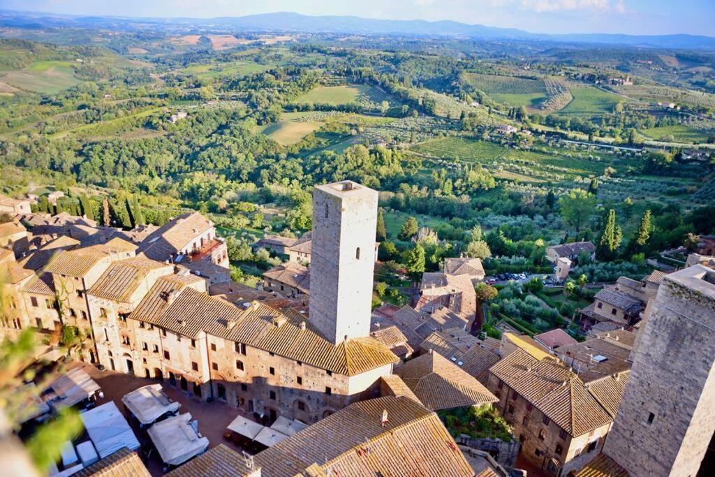 Lovely 2 Bedroom In San Gimignano Historic Center ภายนอก รูปภาพ