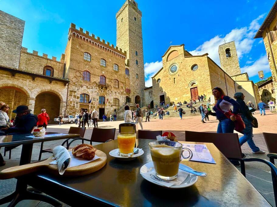Lovely 2 Bedroom In San Gimignano Historic Center ภายนอก รูปภาพ
