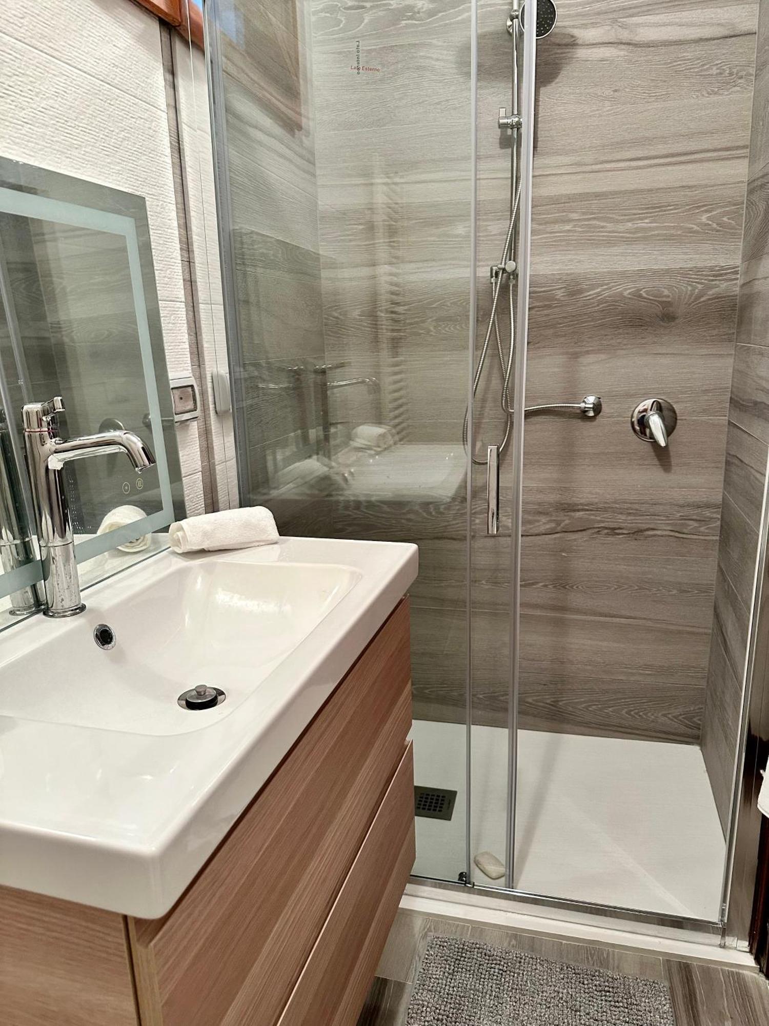 Lovely 2 Bedroom In San Gimignano Historic Center ภายนอก รูปภาพ
